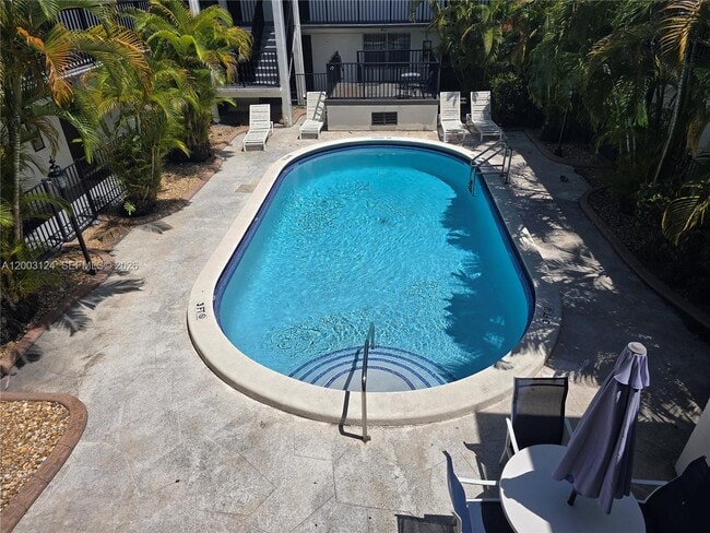 Building Photo - 465 S Royal Poinciana Blvd