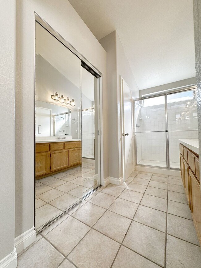 Building Photo - Step into this charming 3-bedroom, 2-bathroom residence in Henderson