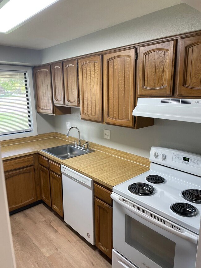 Building Photo - Amity