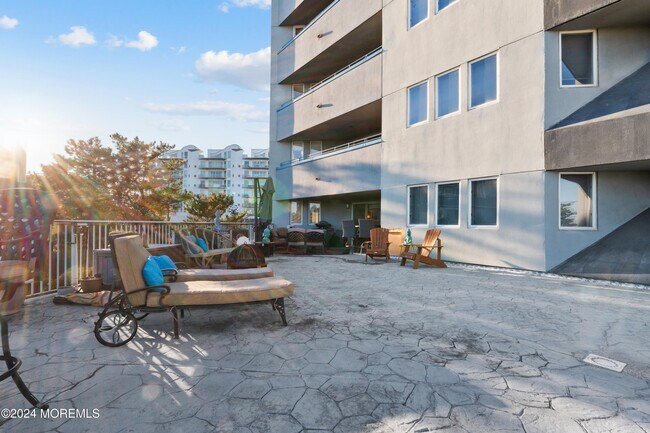 Building Photo - 300 Ocean Ave N