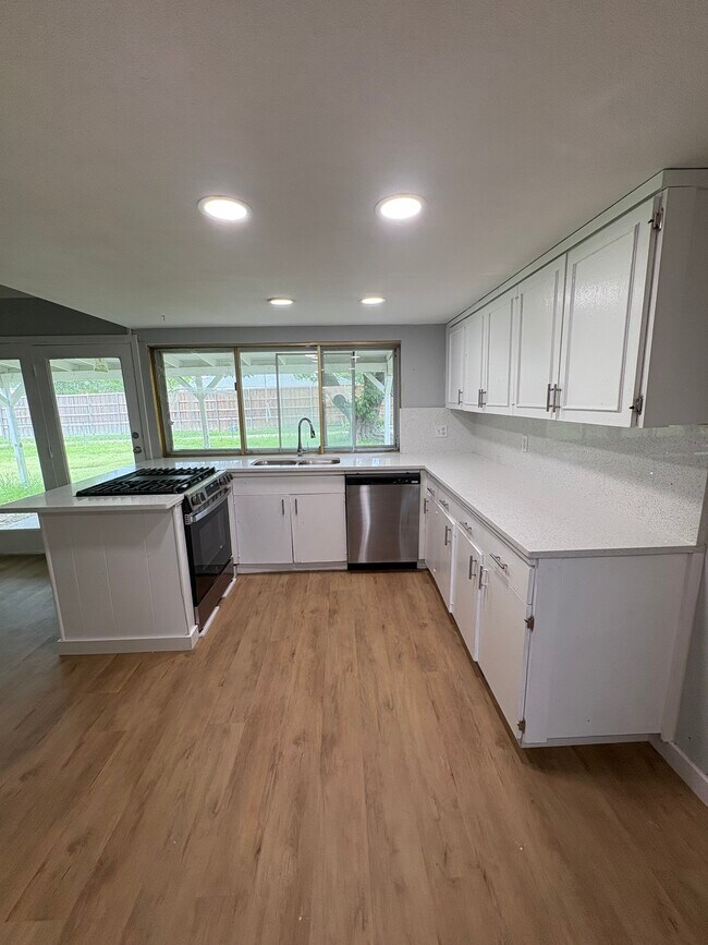 Building Photo - 5049 Overcrest Dr