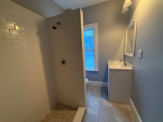 Building Photo - 5 Lothrop St