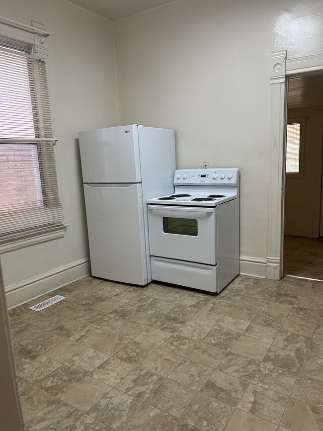 Building Photo - 844 S 300 E
