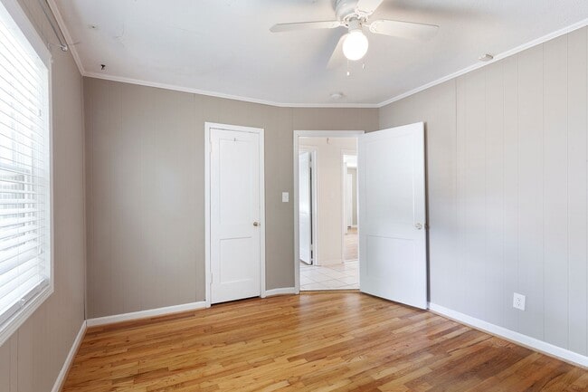 Building Photo - Spacious 3 beds & 3 Full Baths in Woodland...