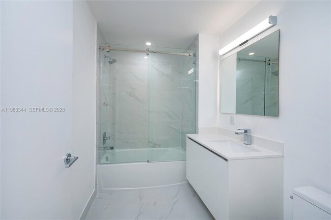 Building Photo - 700 NE 24th St