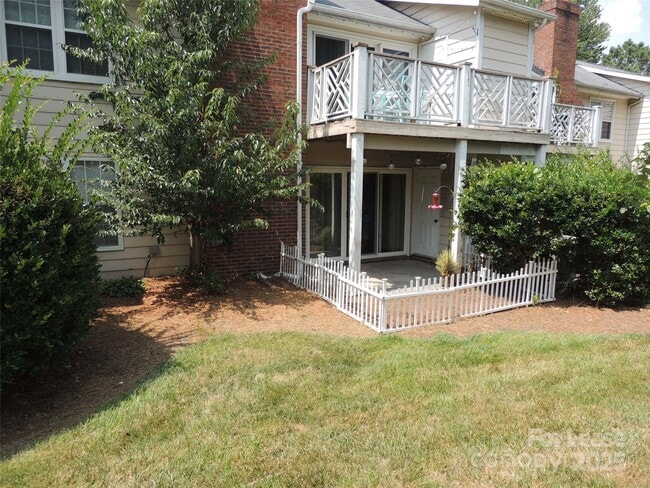 Building Photo - 9252 Kings Canyon Dr