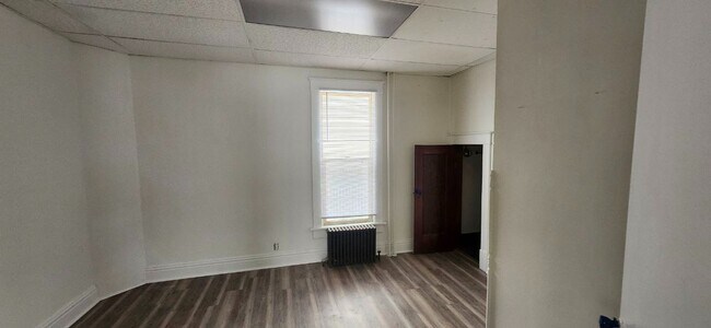 Building Photo - 3BR | 1BA | First-Floor Unit with Garage & Fenced Yard – Michigan City