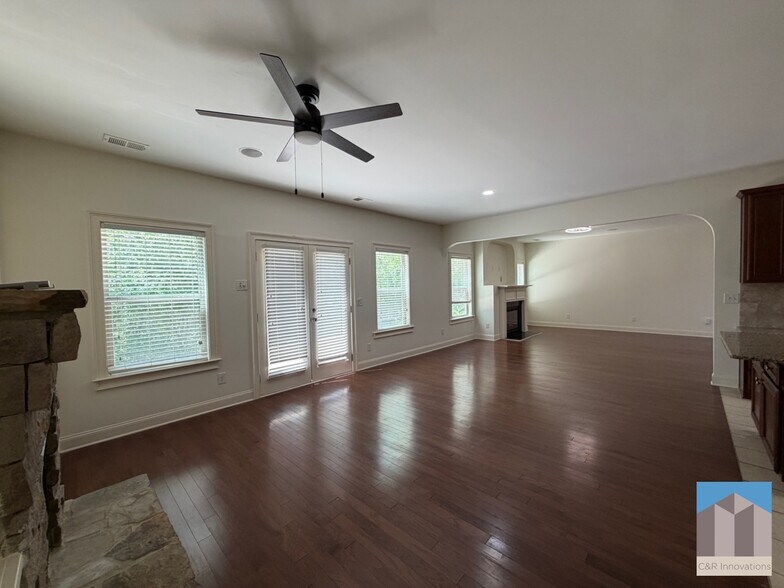 Building Photo - 4805 Carriage Bridge Ln