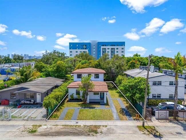 Building Photo - 3/2 in Miami