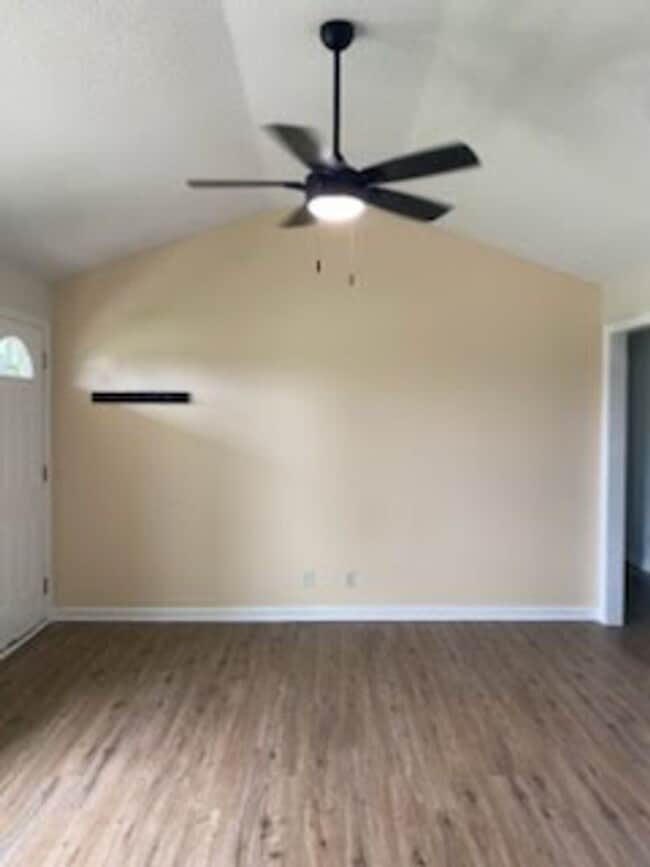 Building Photo - 1925 Timberline Cir
