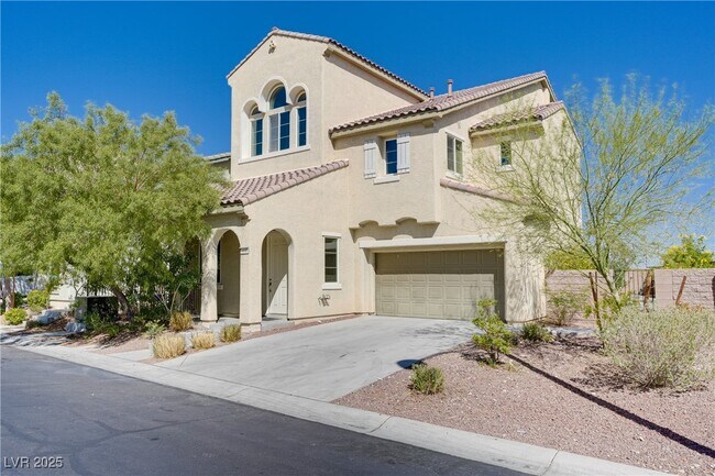 Primary Photo - 6632 Ditmars St