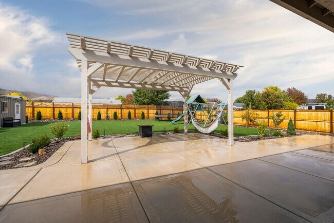 Building Photo - Spanish Springs furnished home for rent