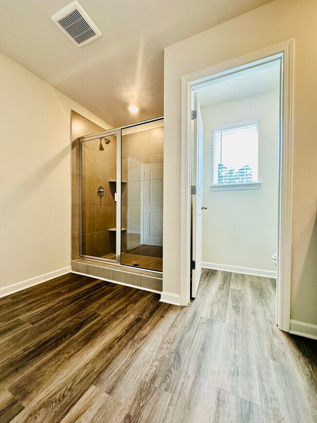 Building Photo - 690 Gabby Pt SW