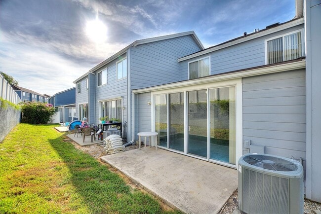 Building Photo - Welcome to Island Club Resort! Spacious 3-bedroom 3-bathroom Townhouse!