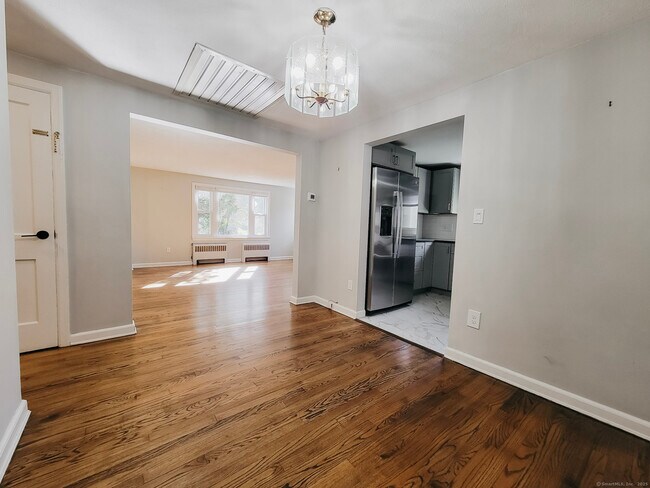 Building Photo - 90 Cedar Ln