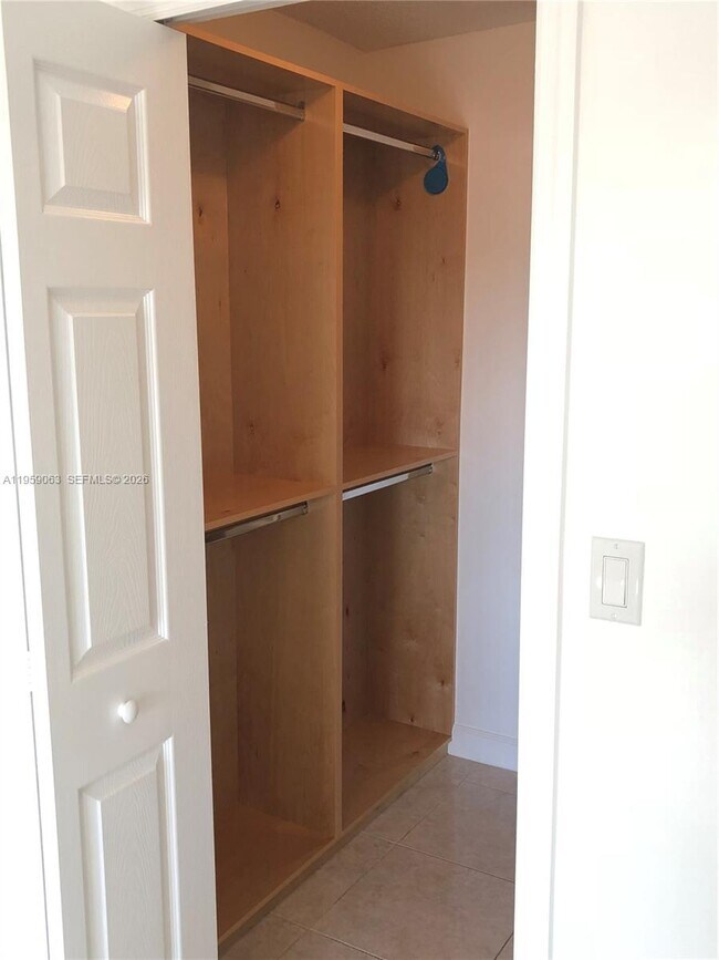 Building Photo - 9301 SW 92nd Ave