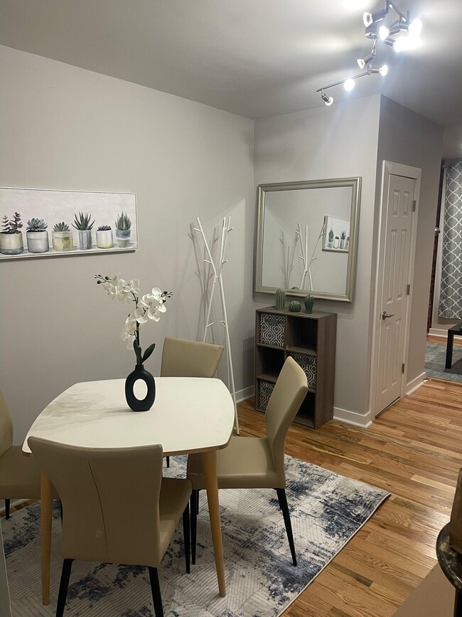 Building Photo - 1635 Lecount St