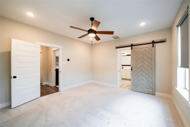 Building Photo - 10922 Brambling Wood Dr