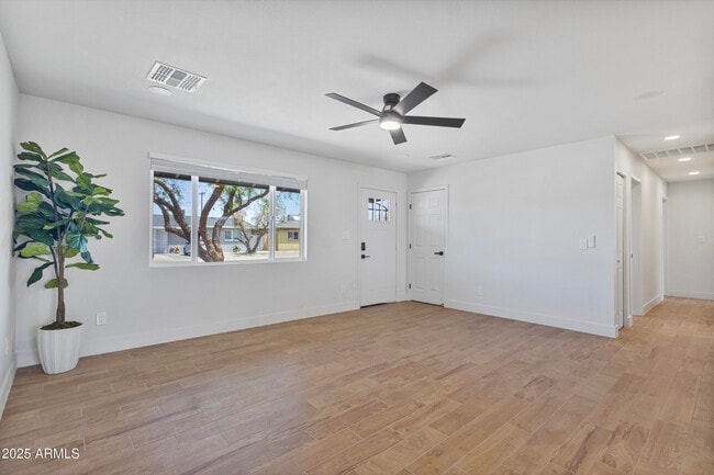 Building Photo - 109 W Kinderman Dr