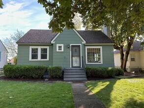 Building Photo - Wonderful 2+ Bedroom 1 Bath Shadle Area Home