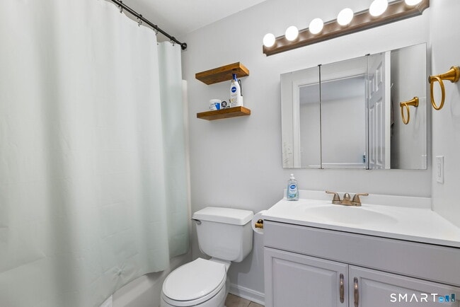 Building Photo - 133 Main St