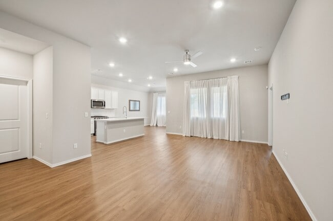 Building Photo - 4266 W Vlg Pk Dr