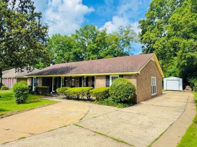 Building Photo - 713 Dubuque Dr