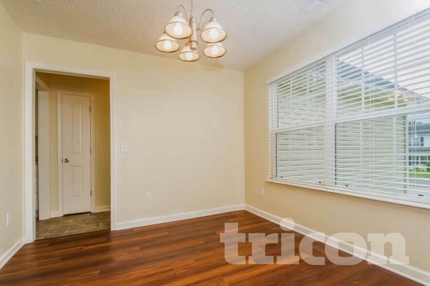 Building Photo - 1020 Niagra Way