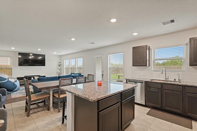 Building Photo - 4826 Hickory Deer Ln
