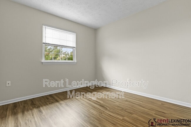 Building Photo - 3966 Northampton Dr