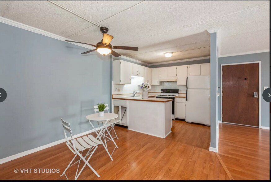 Building Photo - 5S066 Pebblewood Ln