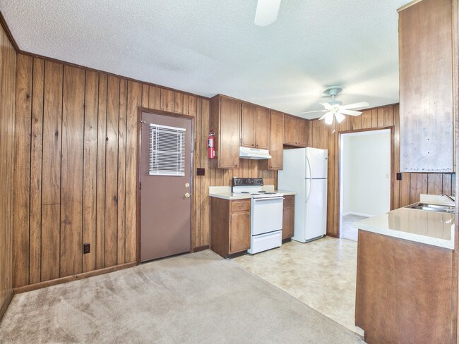 Building Photo - 2308 Vincent Dr