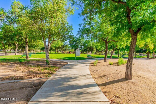 Building Photo - 1616 N Calle Cir