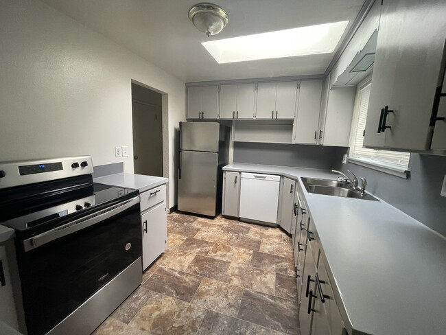 Building Photo - 2028 E 34th St