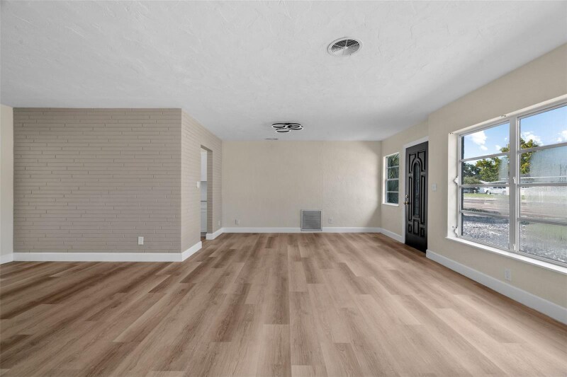 Building Photo - 5916 Gulfport Blvd S