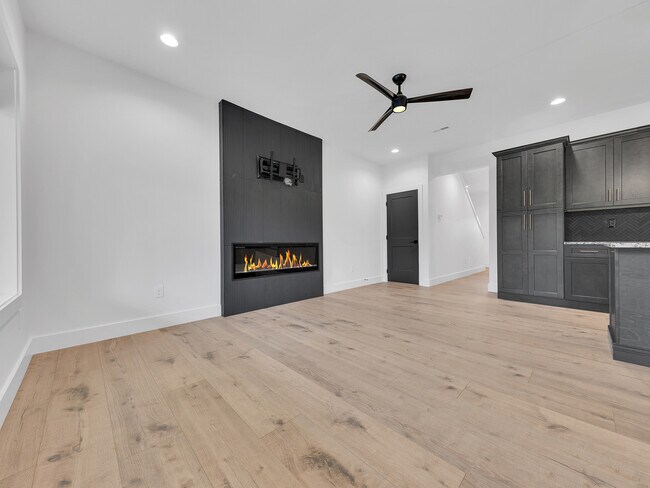 Building Photo - 252 River Valley Cir