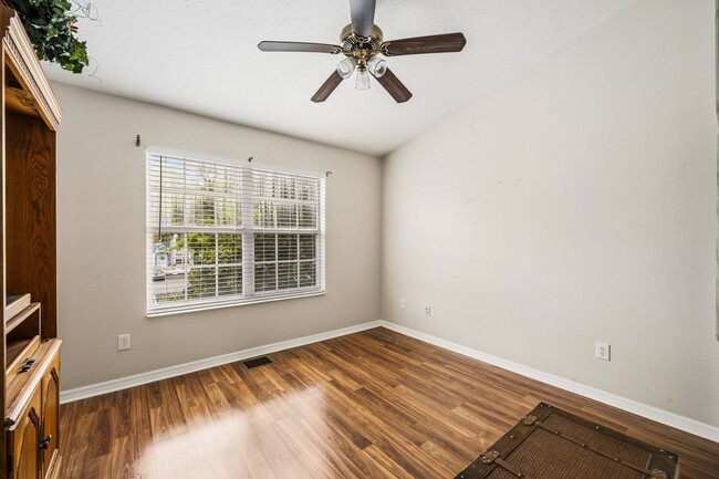 Building Photo - Beautifully Updated 2/2.5 Townhouse in the Heart of Lake Mary