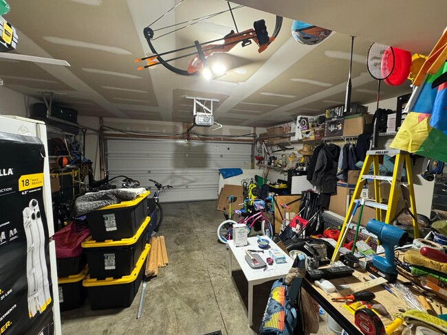 Building Photo - 5985 Inslee Rd