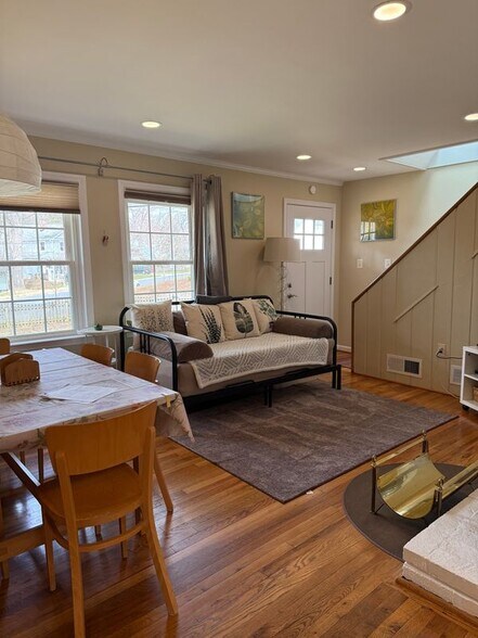 Building Photo - 407 Calvin Ln