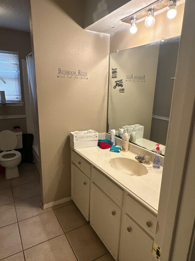 Building Photo - 5222 Valleyview Dr
