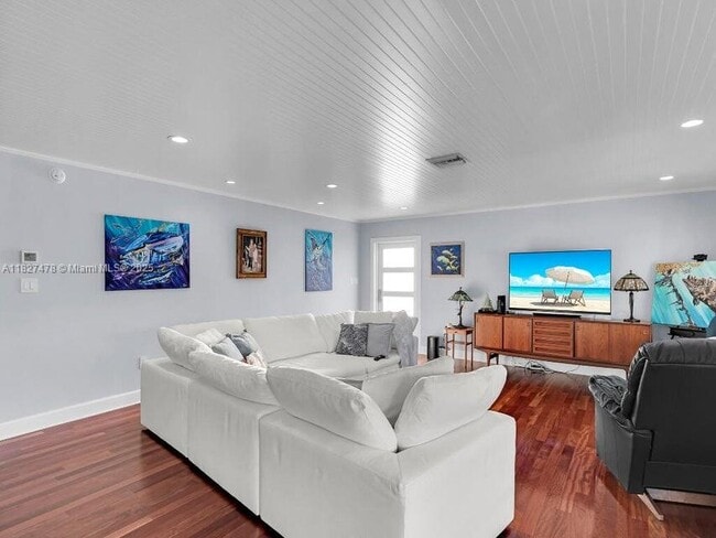 Building Photo - 232 W Seaview Dr