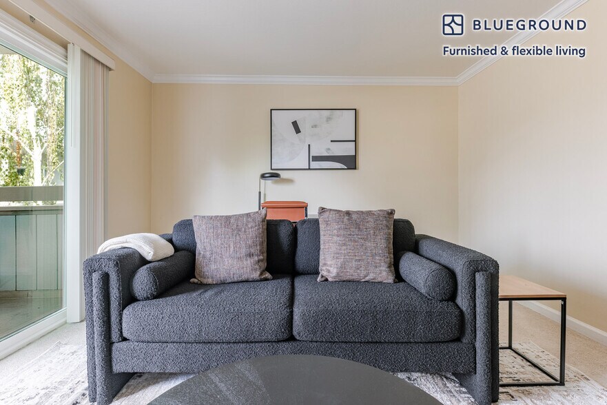 Building Photo - 160 Locksunart Way