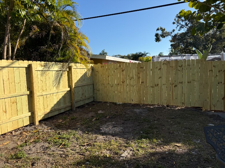 Building Photo - 3000 Karen Ave