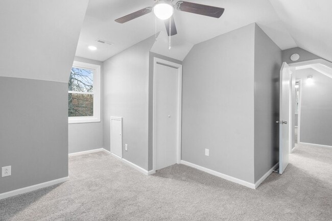 Building Photo - 4 Bedroom Pet Friendly Home For Rent On a Large Corner Lot!