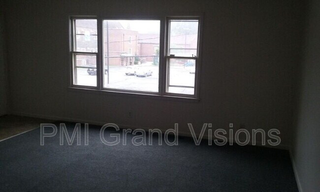 Building Photo - 340 N Monroe St