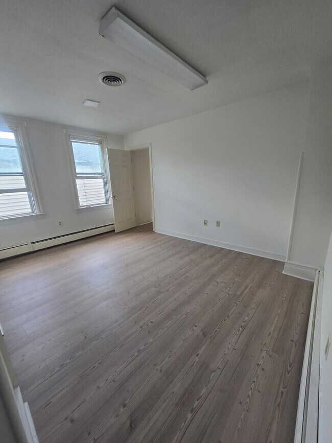 Building Photo - 247 S 8th St