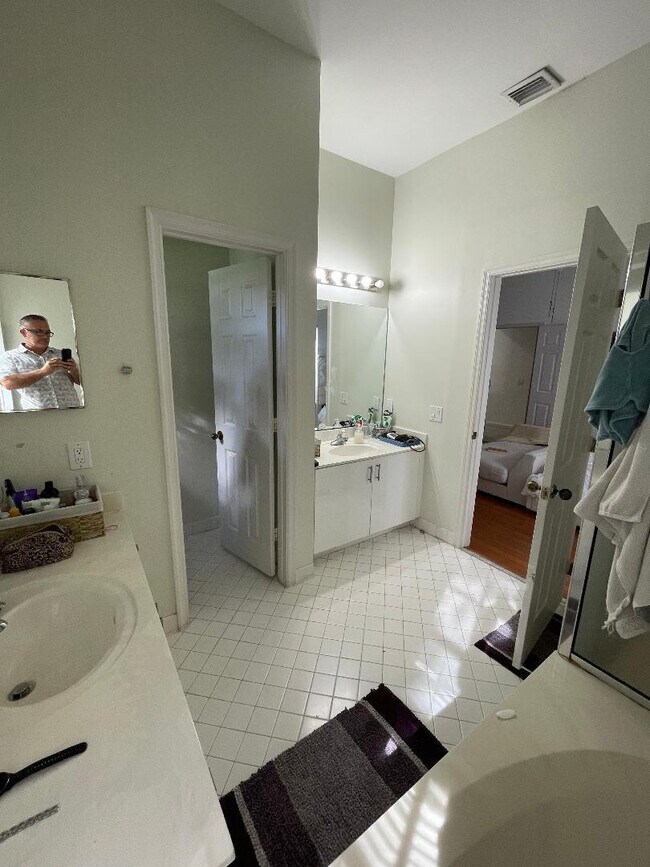 Building Photo - 4382 Fox Ridge Dr