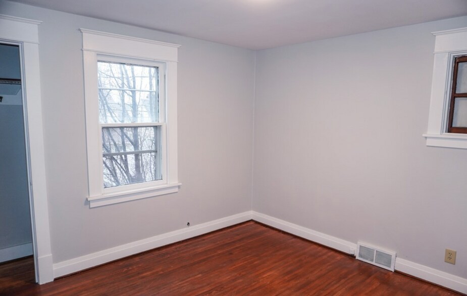 Building Photo - 122 Shepard Ave