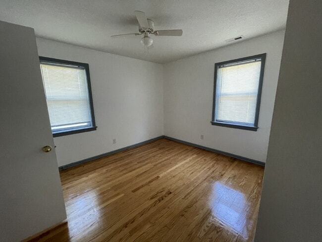 Building Photo - SPACIOUS BRICK RANCH in GOLDSBORO! 4 BR, 2 BA - FENCED-IN YARD *Convenient to SJAFB*