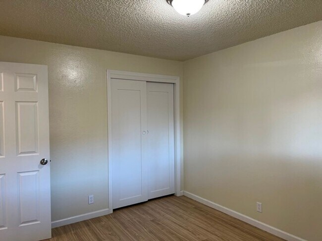 Building Photo - 2Bd/1Ba Single Story Apartment Unit - Move...